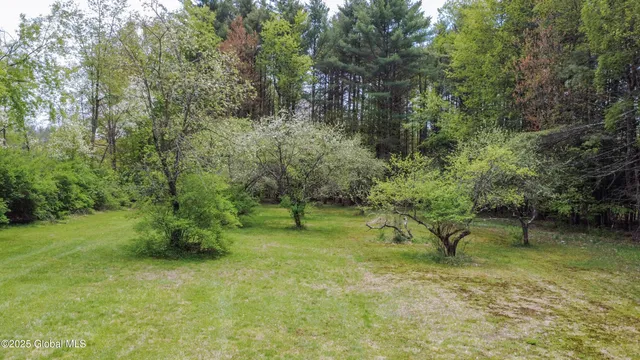 $389,000 | 122 Houseman Street, Northampton, NY 12117