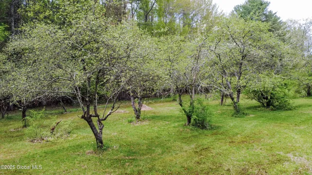 $389,000 | 122 Houseman Street, Northampton, NY 12117