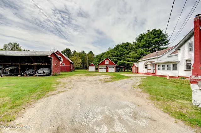 $389,000 | 122 Houseman Street, Northampton, NY 12117