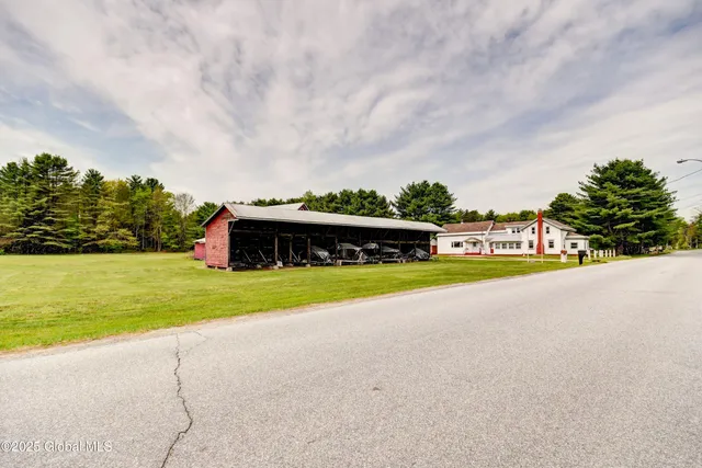 $389,000 | 122 Houseman Street, Northampton, NY 12117