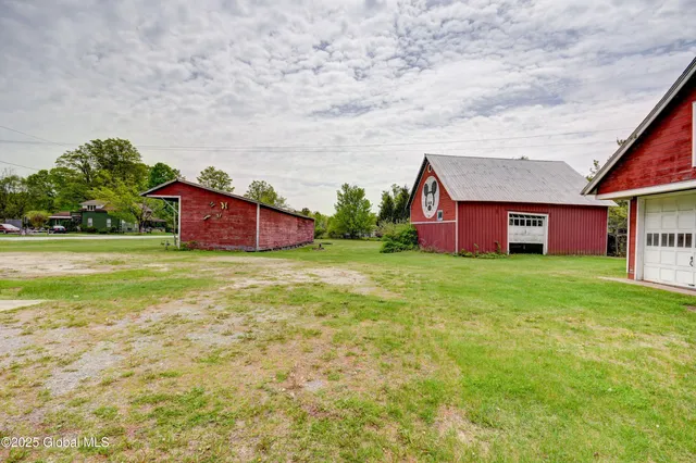 $389,000 | 122 Houseman Street, Northampton, NY 12117