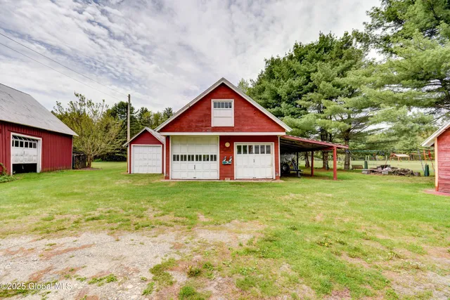 $389,000 | 122 Houseman Street, Northampton, NY 12117