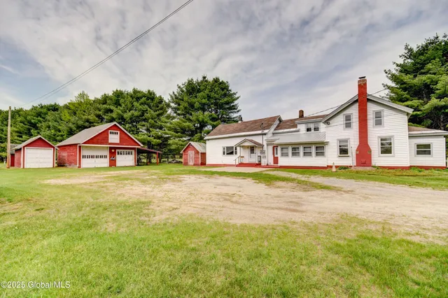 $389,000 | 122 Houseman Street, Northampton, NY 12117