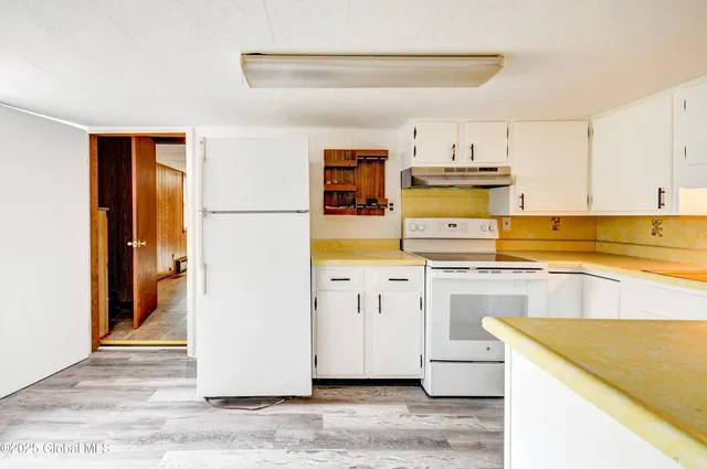 $389,000 | 122 Houseman Street, Northampton, NY 12117