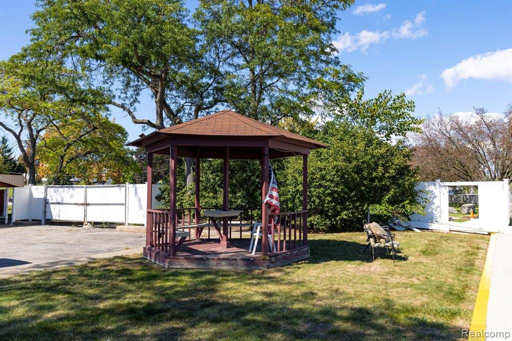 2419 Riverside Drive Trenton, MI 48183 - Photo 9 of 25