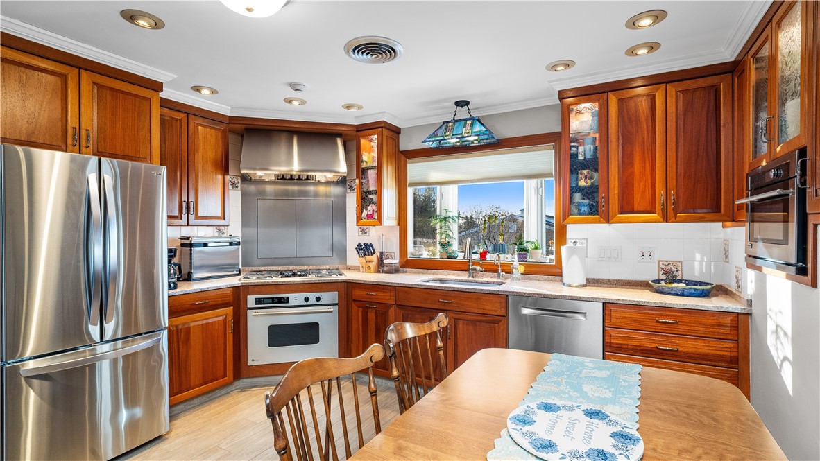 29 Robert Street Tiverton, RI 02878 - Photo 9 of 40
