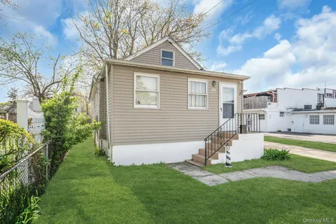 $425,000 | 111 South 4th Street, Lindenhurst, NY 11757