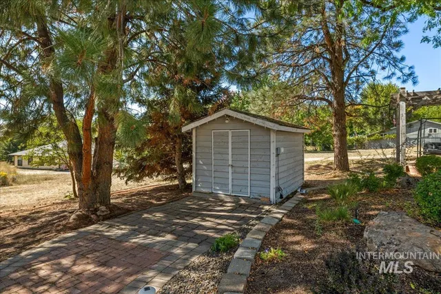 $989,500 | 5611 West Hill Road, Boise, ID 83703