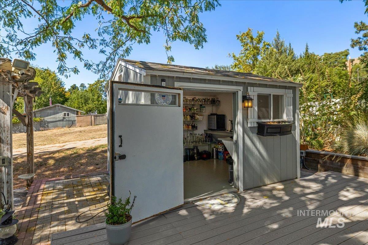 5611 West Hill Road Boise, ID 83703 - Photo 41 of 48 View of outdoor structure
