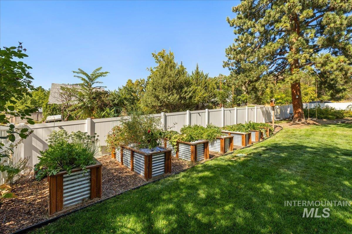 5611 West Hill Road Boise, ID 83703 - Photo 45 of 48 Fenced backyard featuring a garden