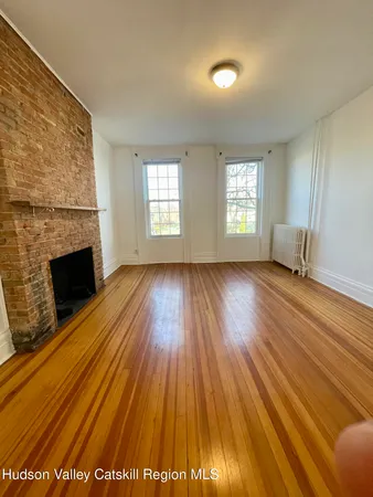 $1,900 | 707 Warren Street, Unit 2, Hudson, NY 12534