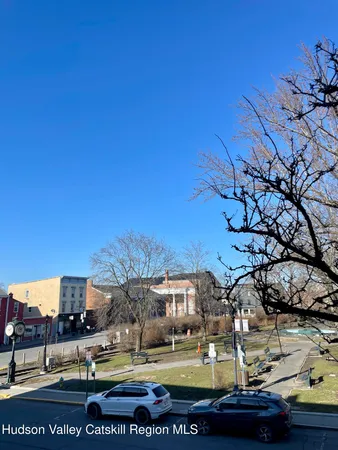 $1,900 | 707 Warren Street, Unit 2, Hudson, NY 12534