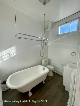 $1,900 | 707 Warren Street, Unit 2, Hudson, NY 12534