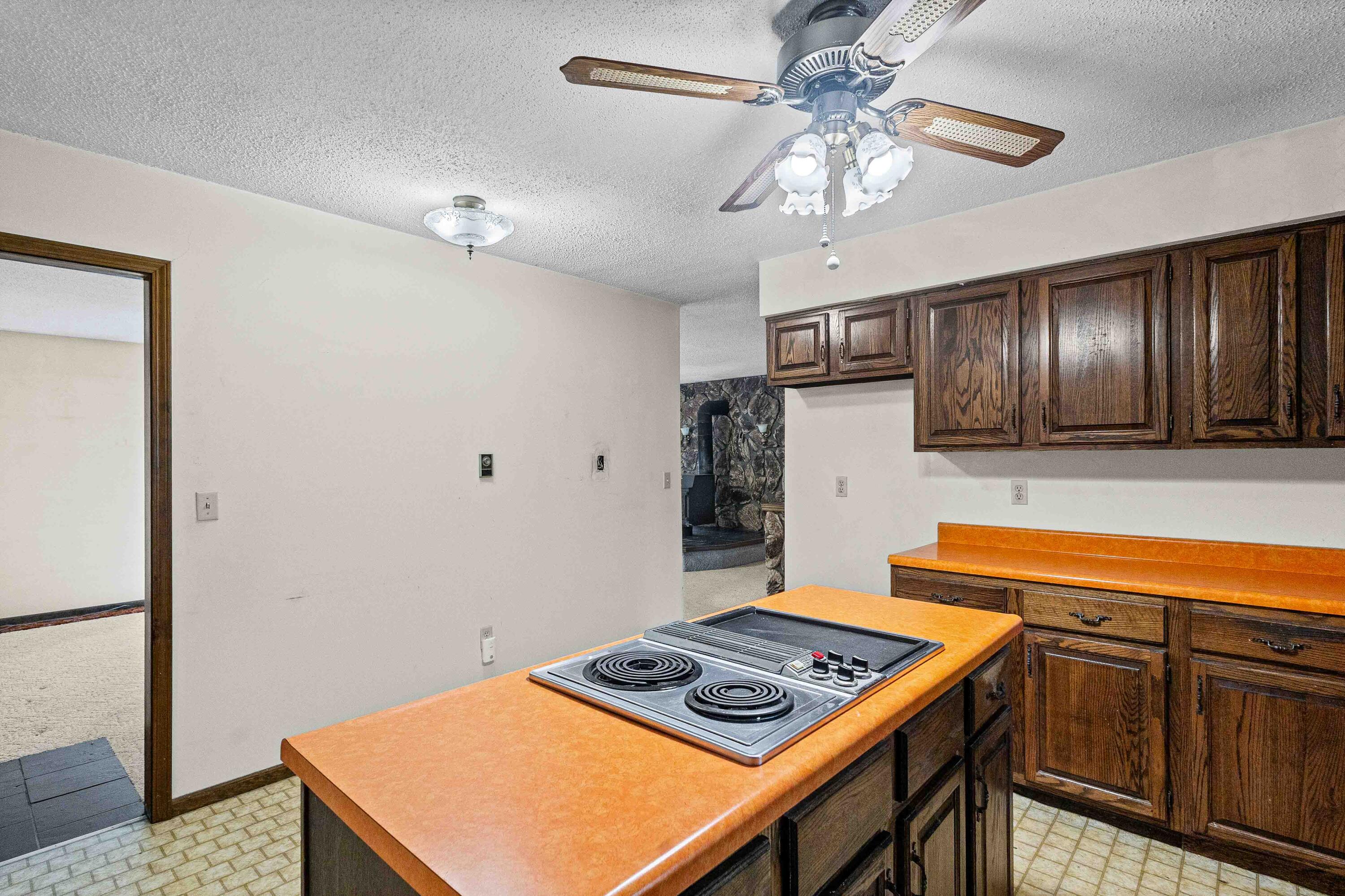 6220 South Schuster Road Columbia, MO 65203 - Photo 16 of 39 Kitchen