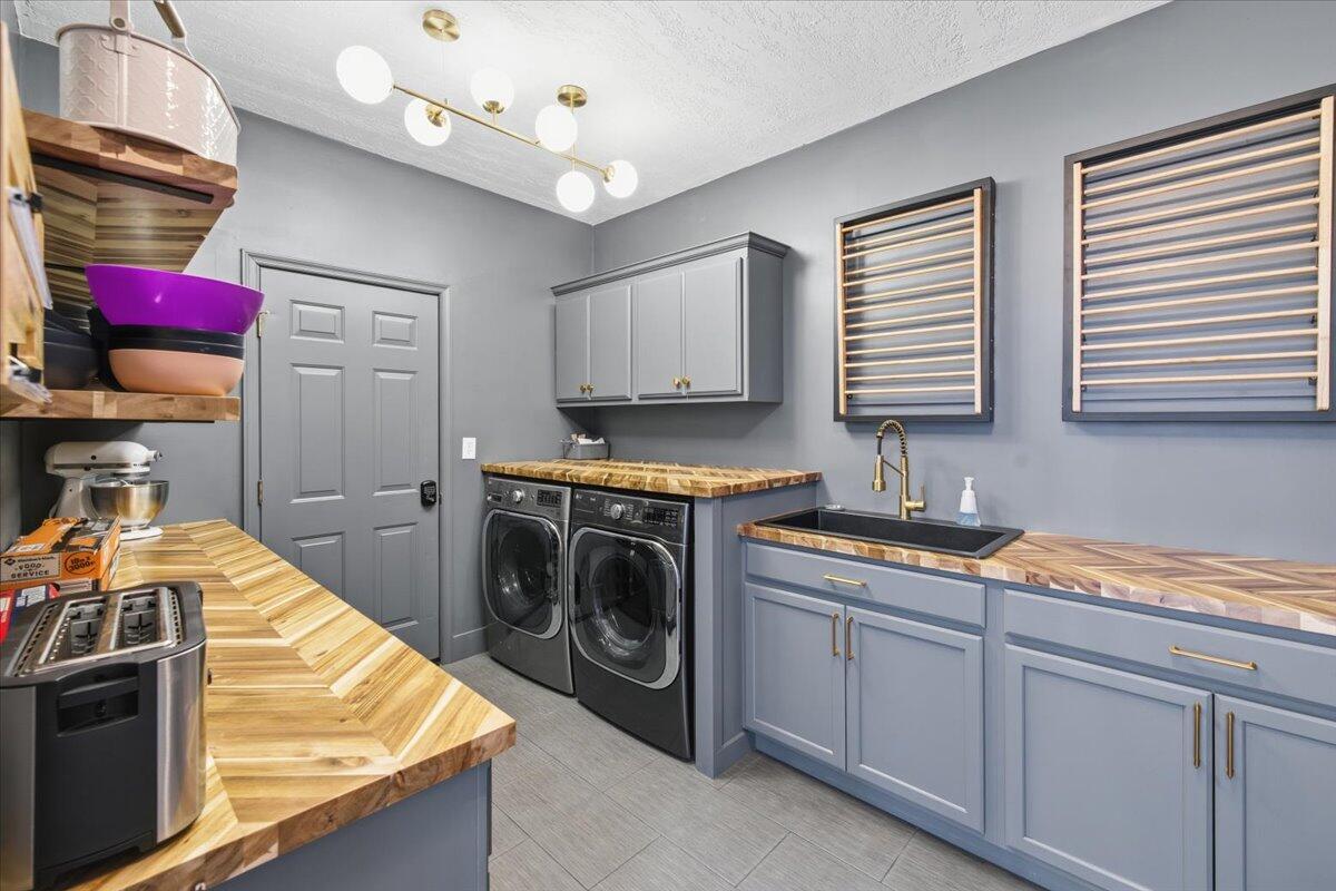 1970 Morewood Road Hardy, VA 24101 - Photo 16 of 61 a kitchen that has a lot of cabinets in it