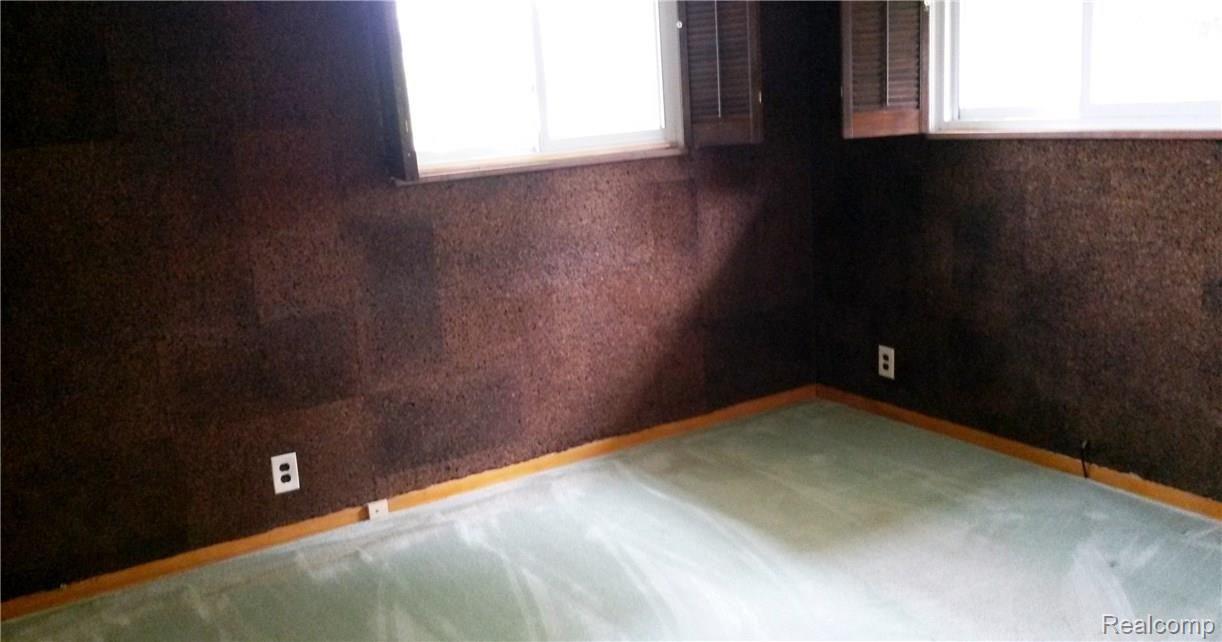 1195 Torpey Road Troy, MI 48083 - Photo 24 of 39 Bedroom with 2 Windows & cork-like walls.
