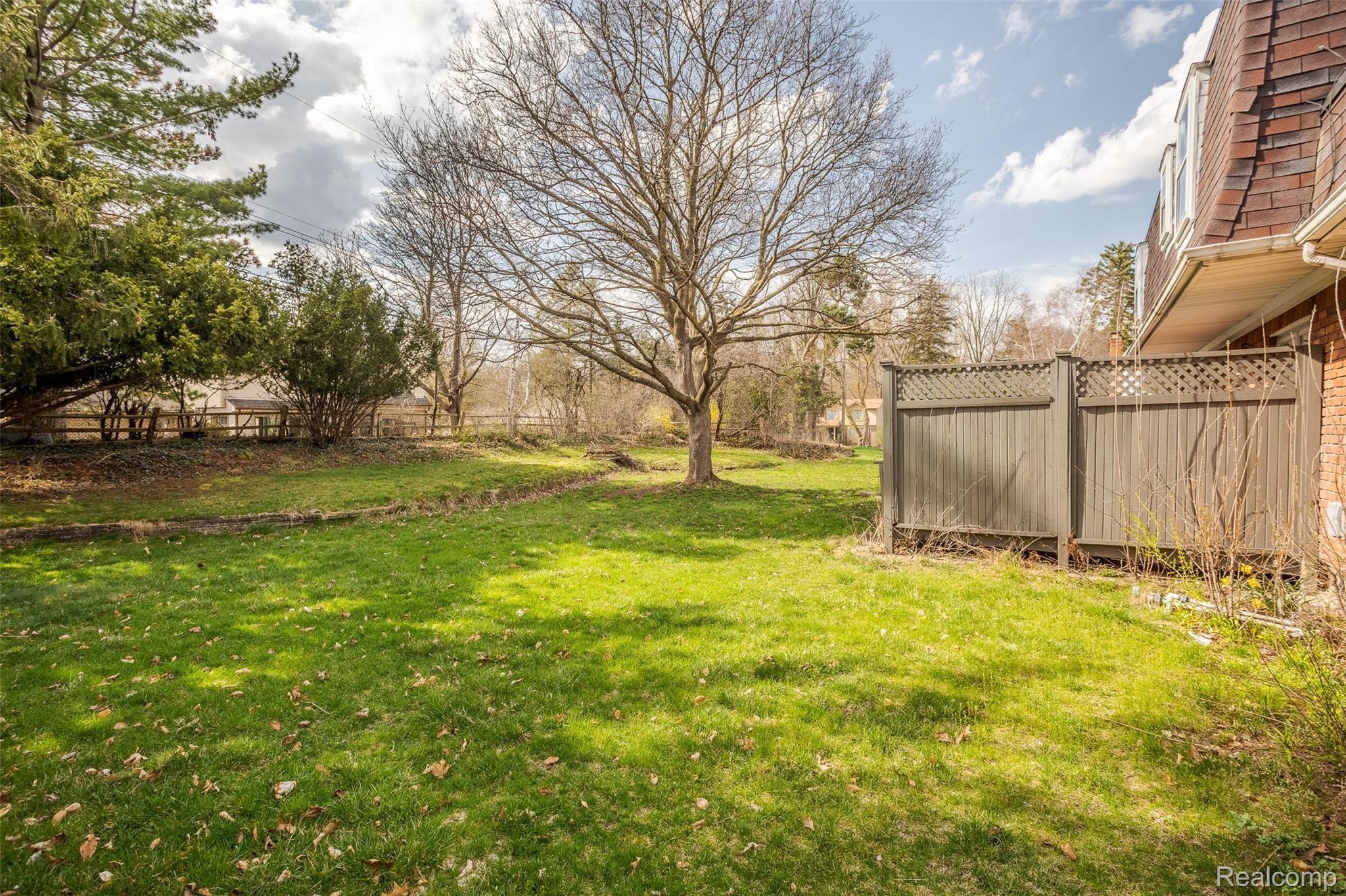 29925 Fox Grove Road Farmington, MI 48334 - Photo 22 of 25 exteriors-4.jpg
