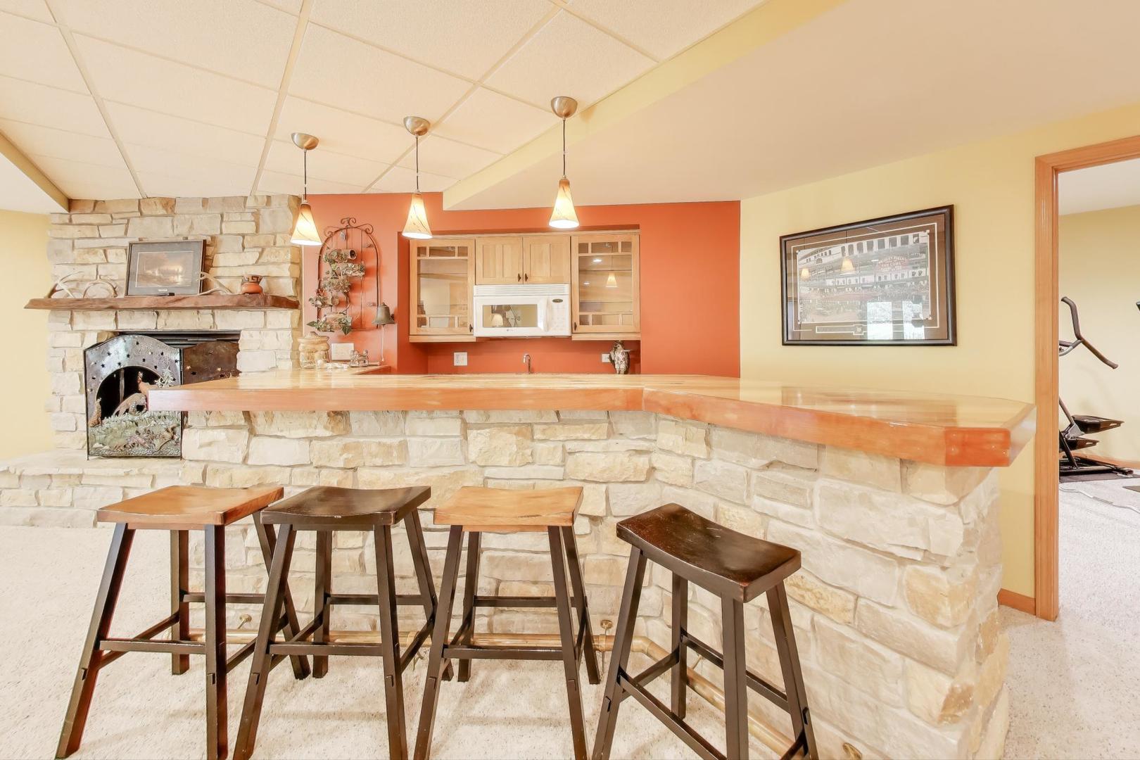 9206 Pine Needle Pass Bull Valley, IL 60097 - Photo 25 of 44 a dining area with a table and chairs