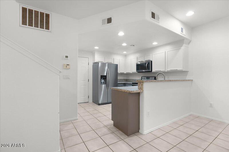 3150 East Beardsley Road, Unit 1079 Phoenix, AZ 85050 - Photo 17 of 33 20-Kitchen