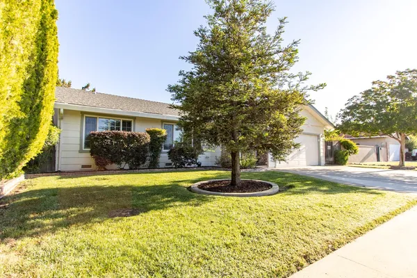 $425,000 | 1705 Larkspur Place, Turlock, CA 95380