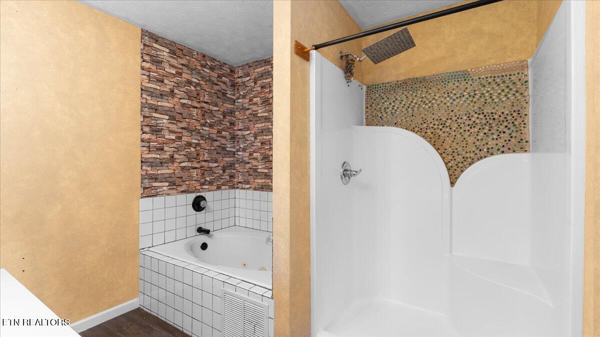 7133 Alice Springs Lane Corryton, TN 37721 - Photo 14 of 29 13-Primary Bath