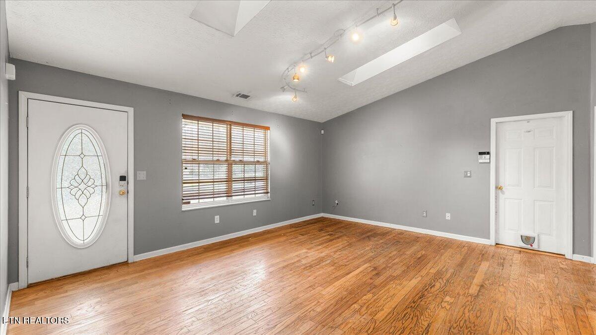 7133 Alice Springs Lane Corryton, TN 37721 - Photo 4 of 29 03-Living Room