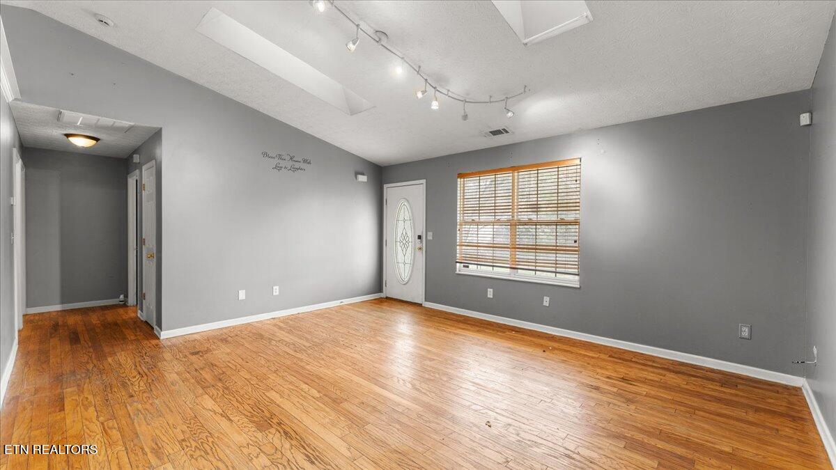 7133 Alice Springs Lane Corryton, TN 37721 - Photo 5 of 29 04-Living Room