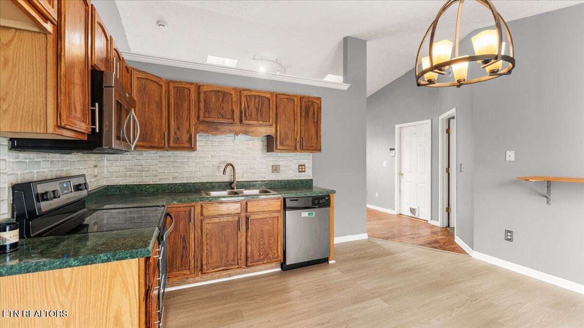 7133 Alice Springs Lane Corryton, TN 37721 - Photo 7 of 29 07-Kitchen