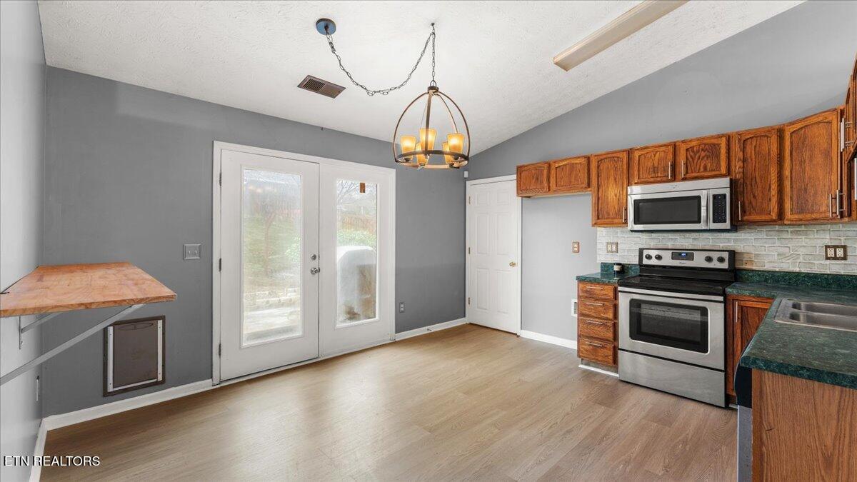 7133 Alice Springs Lane Corryton, TN 37721 - Photo 8 of 29 05-Kitchen