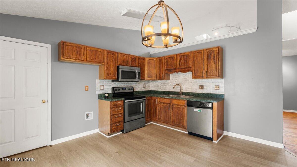 7133 Alice Springs Lane Corryton, TN 37721 - Photo 9 of 29 06-Kitchen