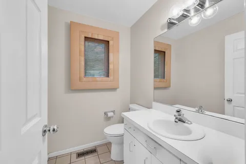 $450,000 | 8 Heaton Court, Sugar Grove, IL 60554
