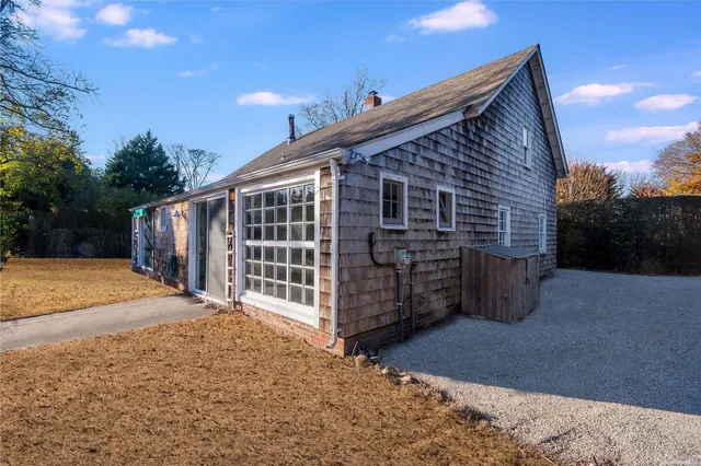 $3,370,000 | 88 Pantigo Road, East Hampton, NY 11937