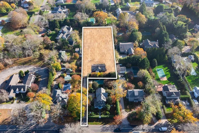 $3,370,000 | 88 Pantigo Road, East Hampton, NY 11937