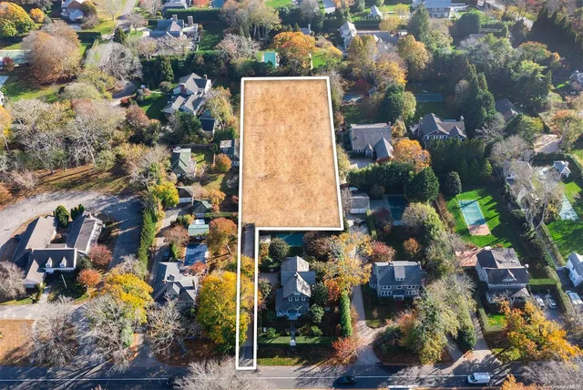 $3,370,000 | 88 Pantigo Road, East Hampton, NY 11937