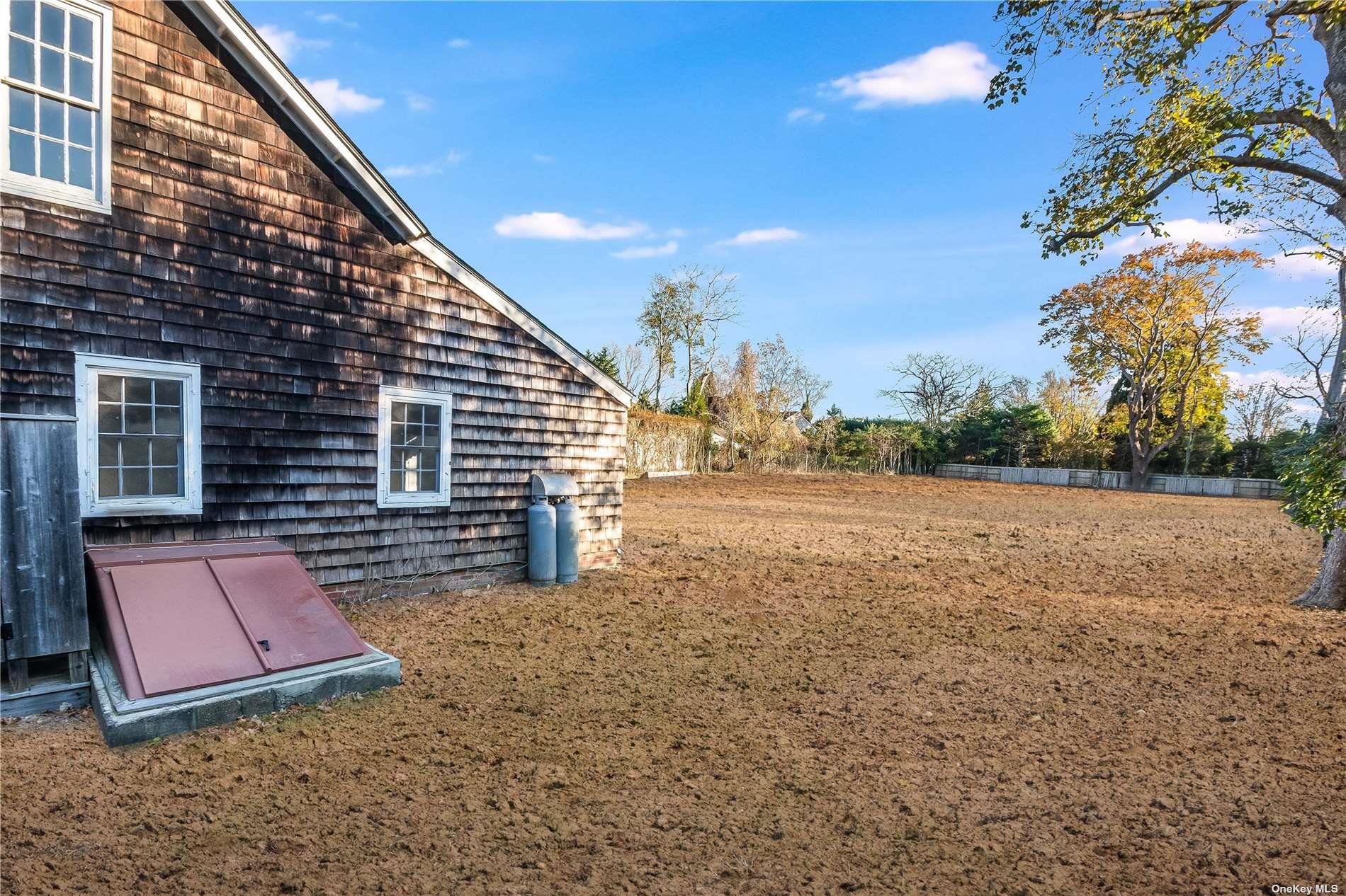 88 Pantigo Road East Hampton, NY 11937 - Photo 5 of 18 a backyard of a house with lots of green space