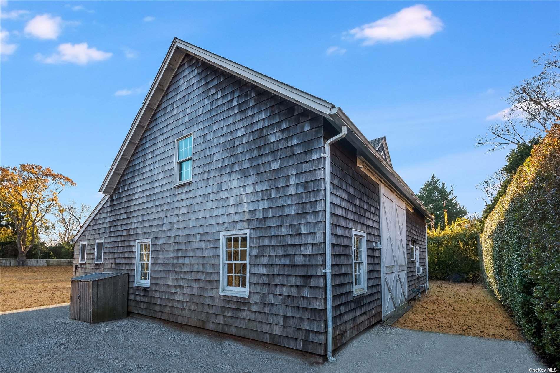 88 Pantigo Road East Hampton, NY 11937 - Photo 6 of 18 a backyard of a house