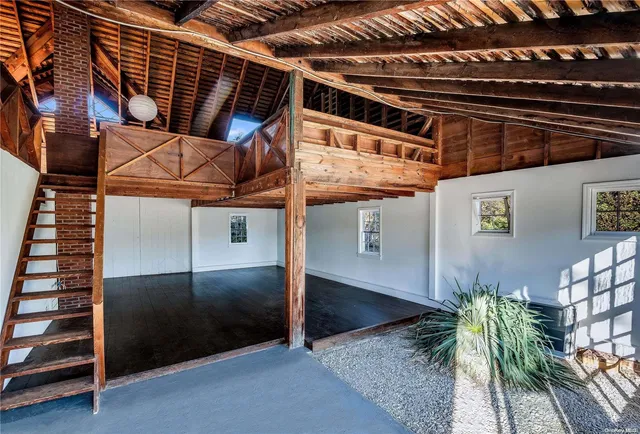 $3,370,000 | 88 Pantigo Road, East Hampton, NY 11937