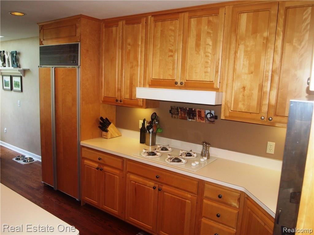 29950 Richmond Road Farmington, MI 48334 - Photo 13 of 36 P1016691.JPG