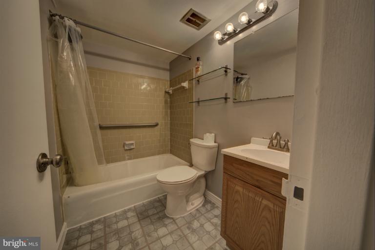 19317 Club House Road, Unit 103 Montgomery Village, MD 20886 - Photo 12 of 17 Bath