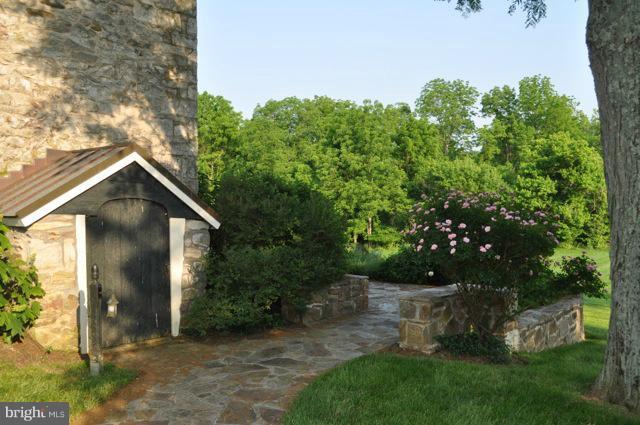 1727 Western Run Road Cockeysville, MD 21030 - Photo 12 of 30 Side walkway to Front of Houise