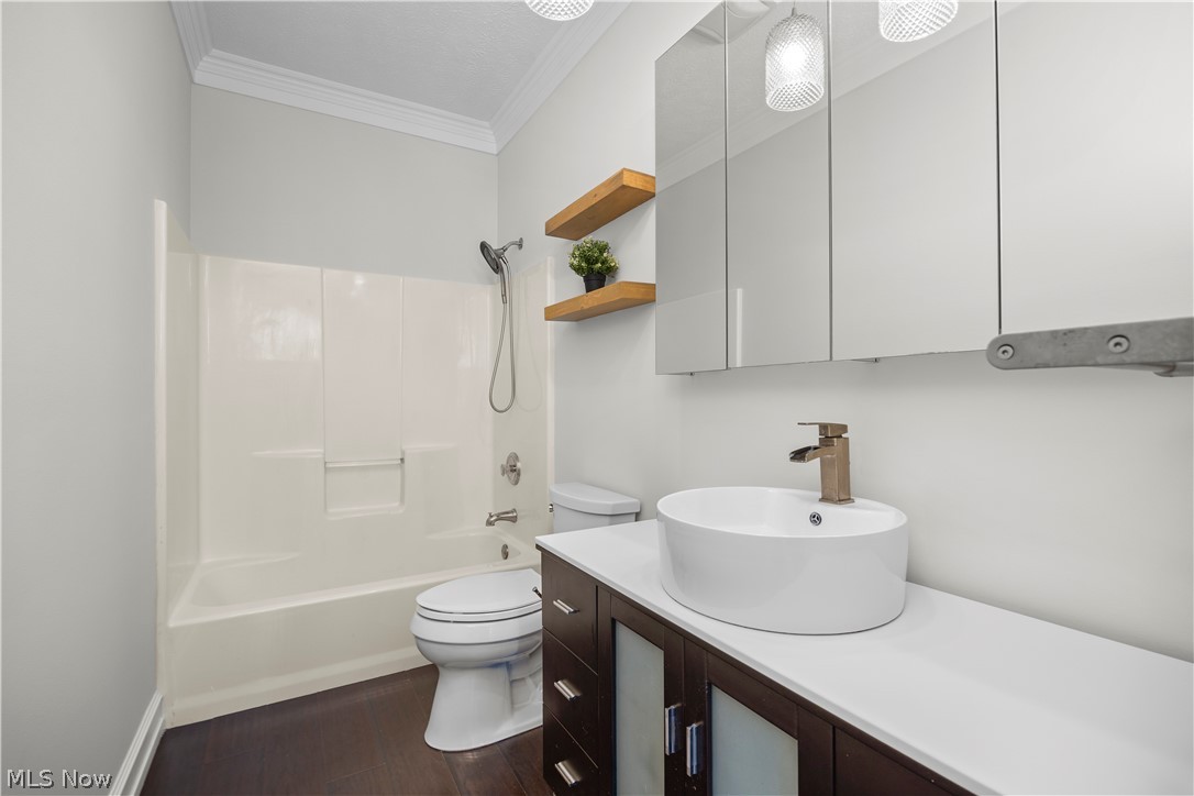 12869 Diagonal Road Lagrange, OH 44050 - Photo 30 of 48 Main full Bathroom