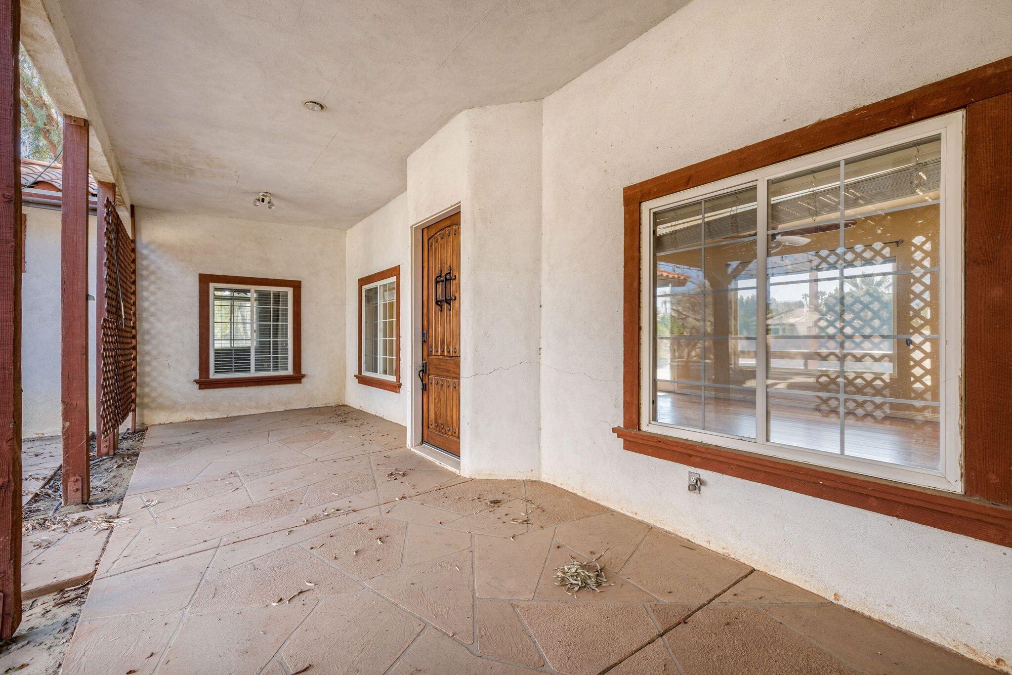 48755 Southview Place Indio, CA 92201 - Photo 19 of 55 a view of a big room with a large window