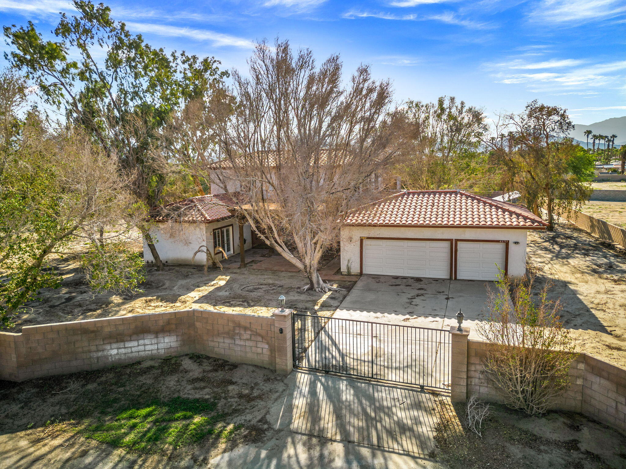 48755 Southview Place Indio, CA 92201 - Photo 4 of 55 a view of a house with a yard