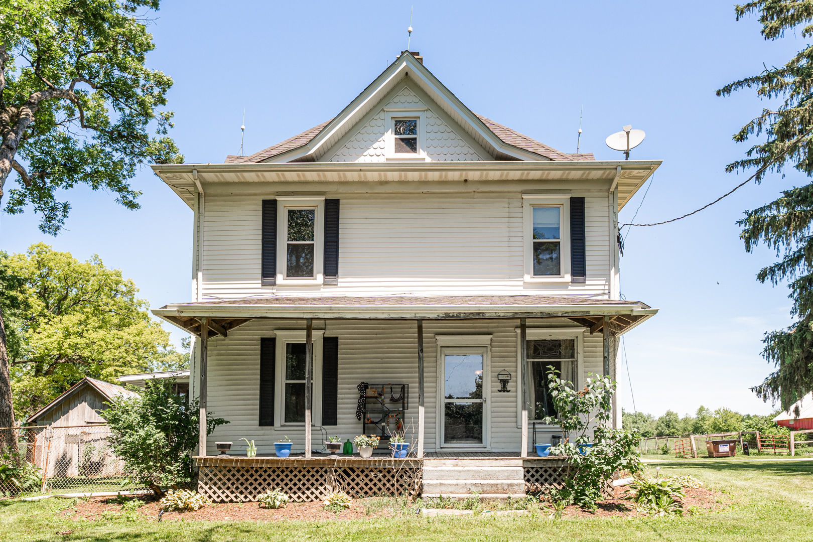 12757 Base Line Road Genoa, IL 60135 - Photo 3 of 49 a front view of a house with garden