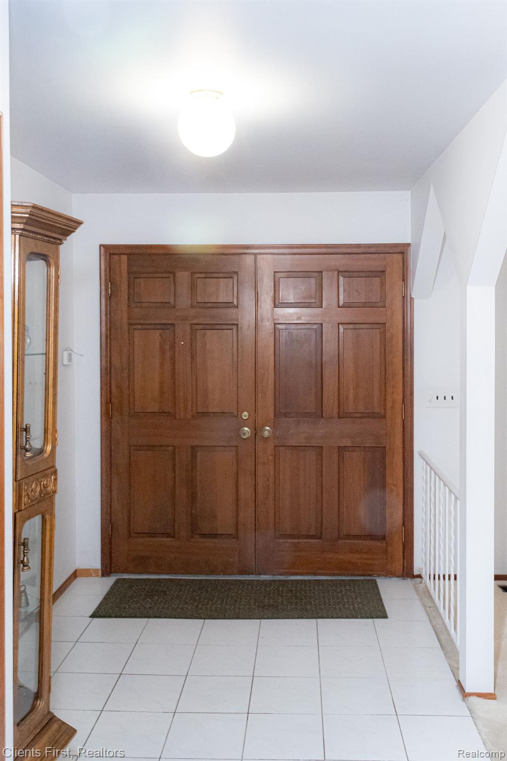 23000 Inkster Road Southfield, MI 48033 - Photo 2 of 24 Entry foyer