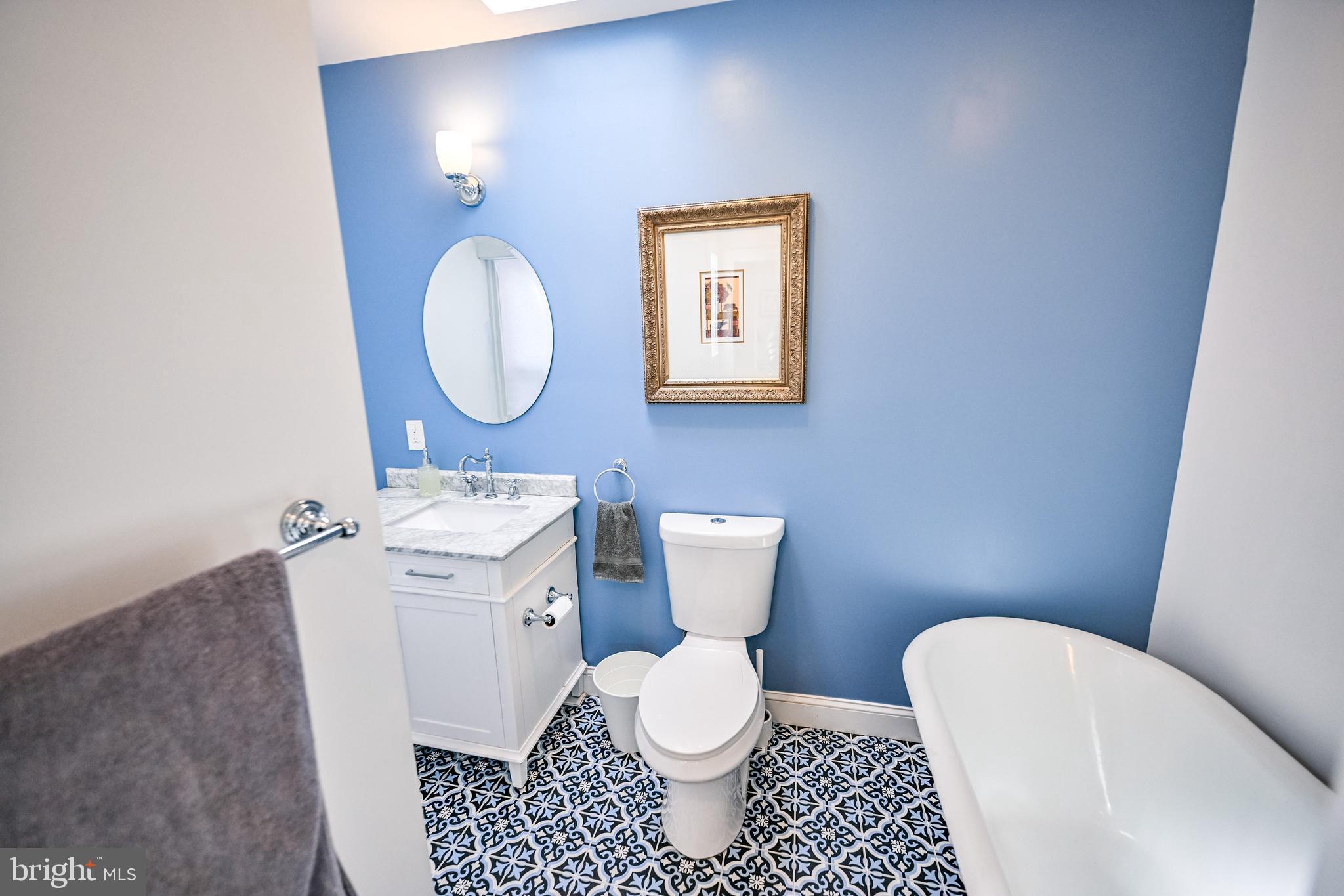 2939 Keswick Road Baltimore, MD 21211 - Photo 41 of 55 Rear primary bedroom en-suite bathroom