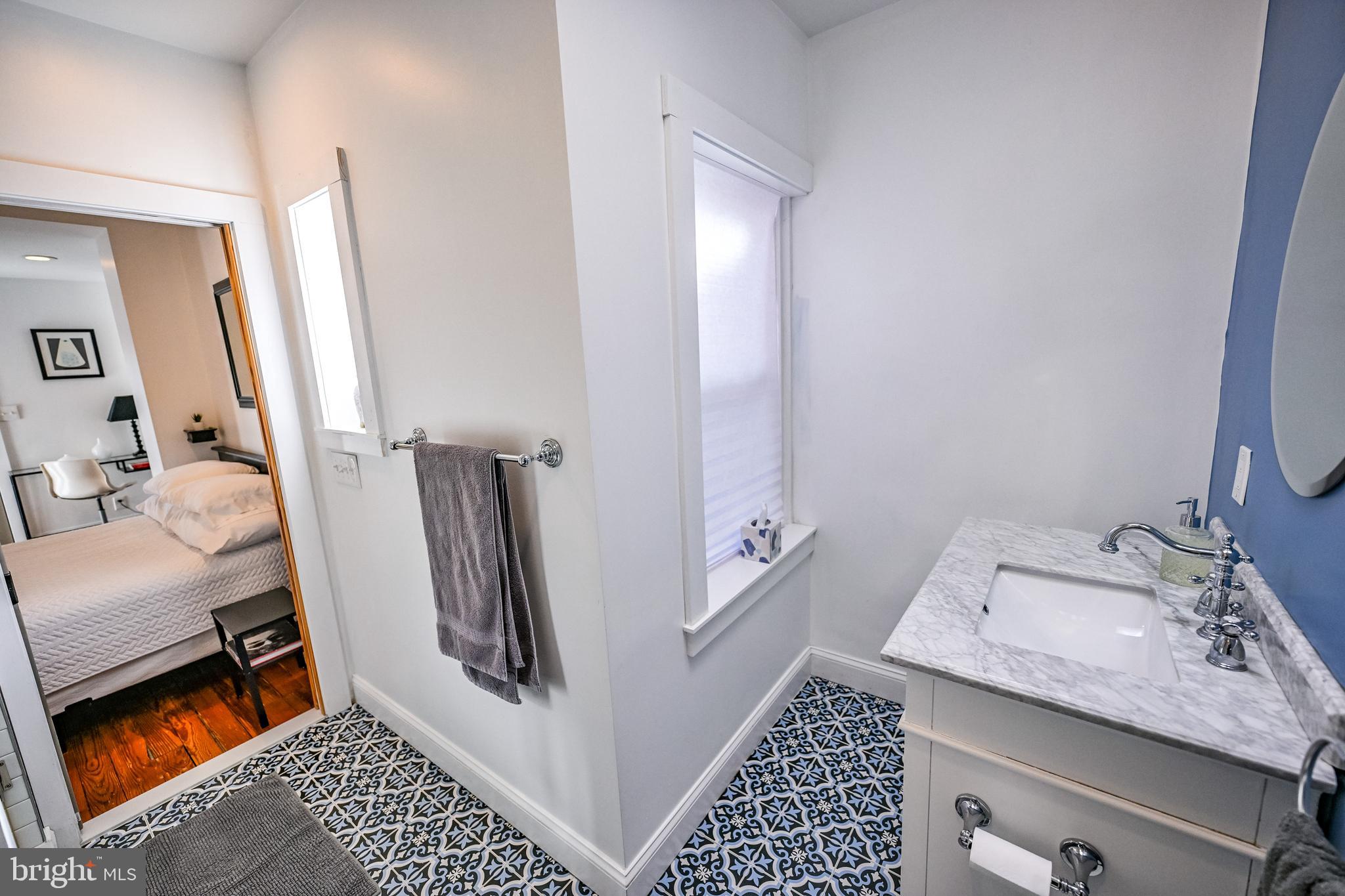 2939 Keswick Road Baltimore, MD 21211 - Photo 43 of 55 Rear primary bedroom en-suite bathroom