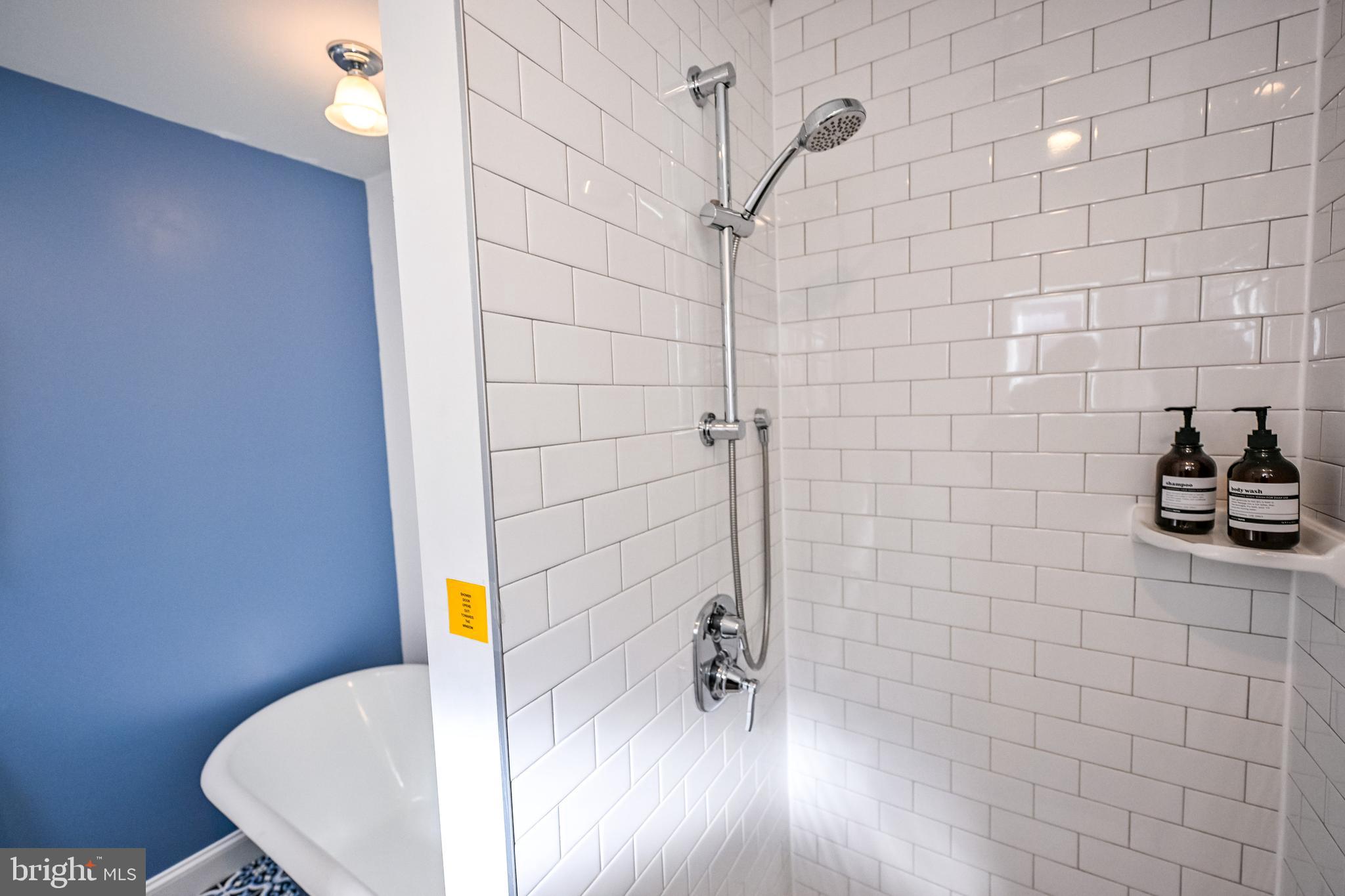 2939 Keswick Road Baltimore, MD 21211 - Photo 44 of 55 Rear primary bedroom en-suite bathroom