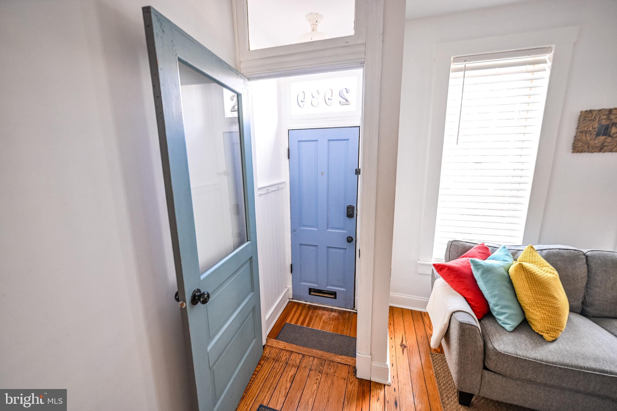 2939 Keswick Road Baltimore, MD 21211 - Photo 5 of 55 Front vestibule