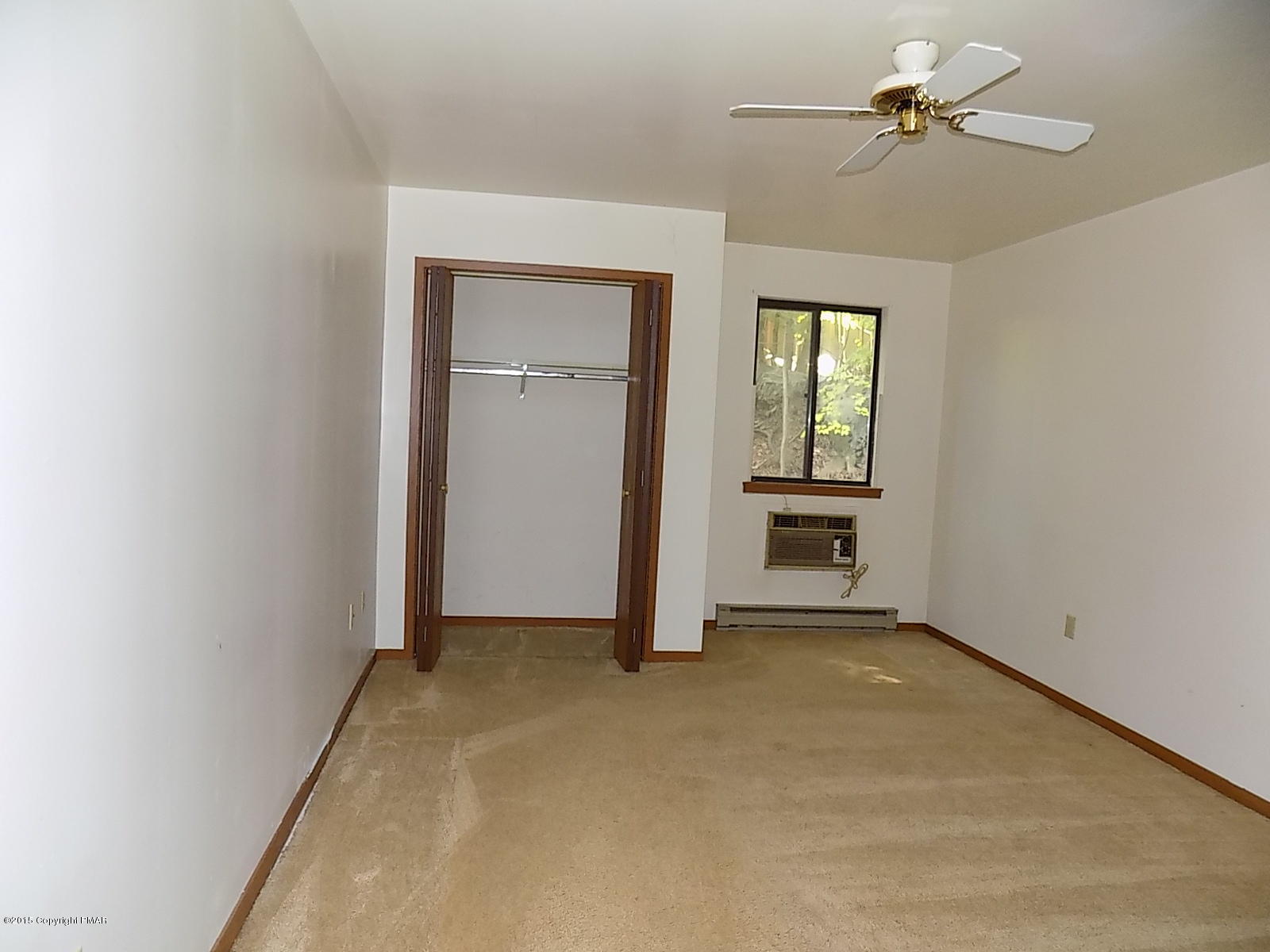 233 Sedburgh Court Bushkill, PA 18324 - Photo 7 of 15 DSCN2314